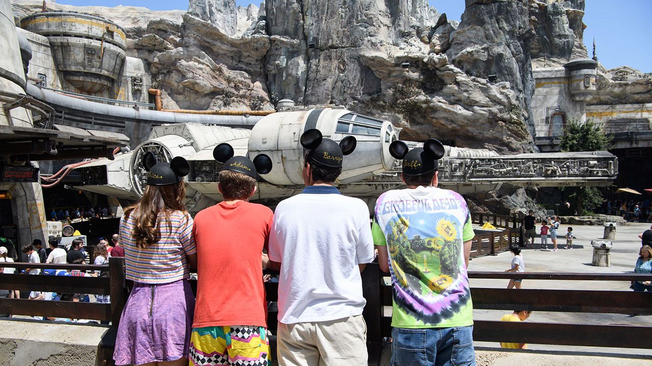 Tune In All Week for Star Wars: Galaxy’s Edge Takeover Across the Disney Family of Television Networks