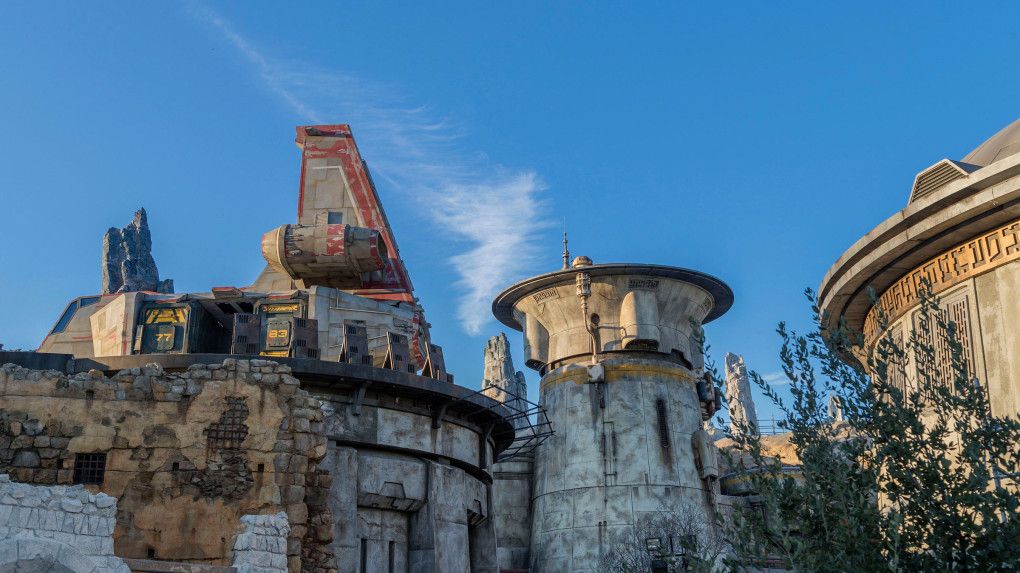 New Photos and Information About Star Wars: Galaxy's Edge Attractions, Food, and Merchandise