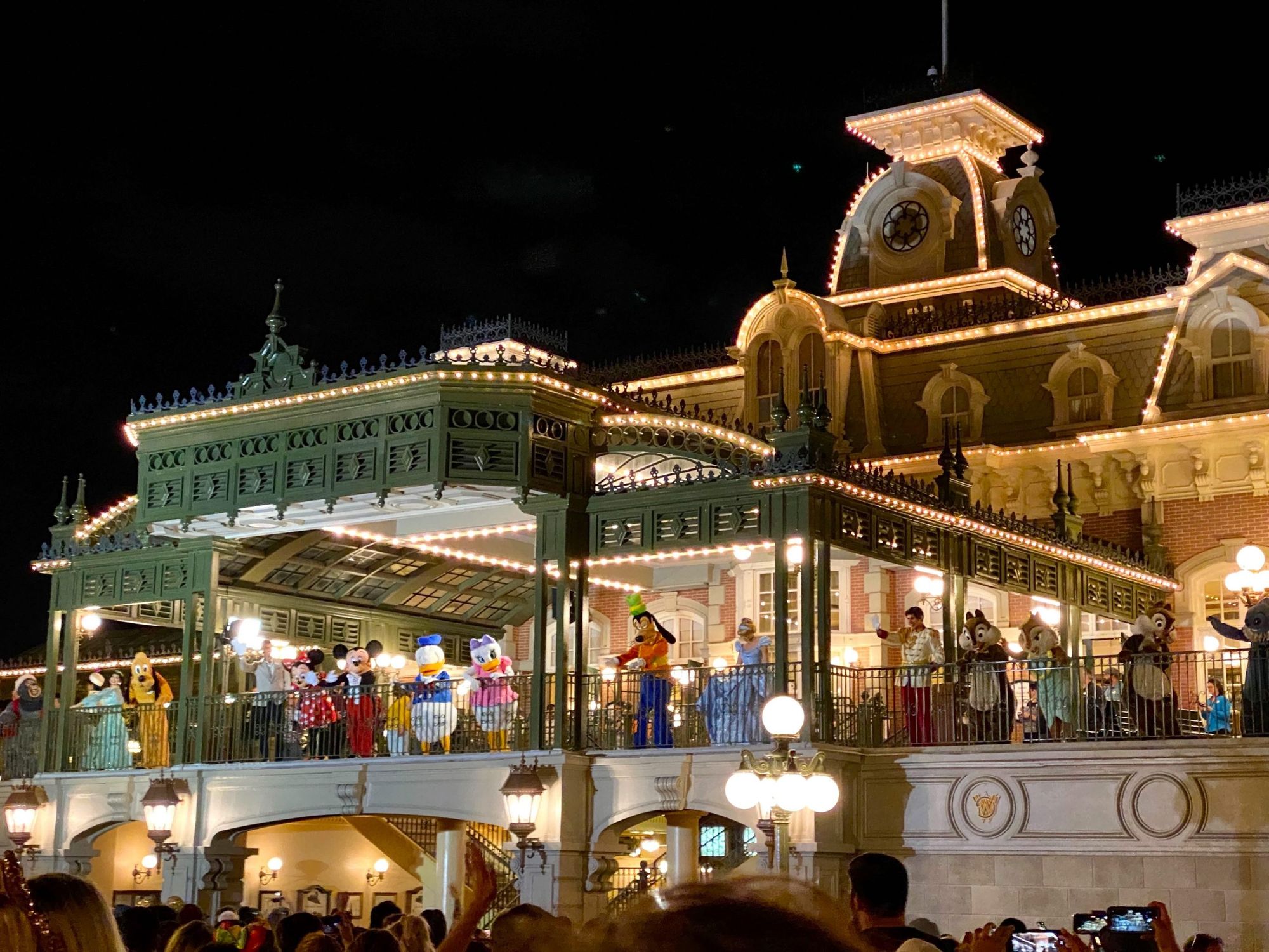 United States' Disney Executive, Salaried and Non-Union Cast Members To Be Placed On Temporary Furlough