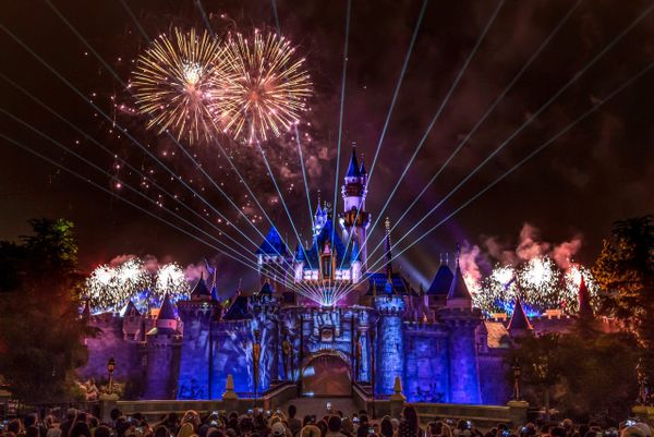 Disneyland Forever and The Main Street Electrical Parade to ‘Glow Away’ From Disneyland Resort This Fall