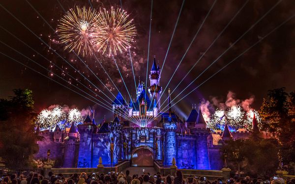 World of Color, Fantasmic!, Main Street Electrical Parade, Disneyland Forever, and More Returning to Disneyland Resort in Spring 2022
