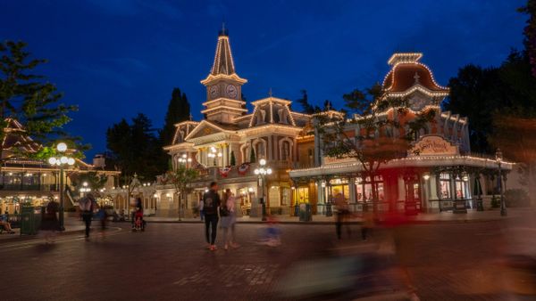 Disneyland Paris to Close Through February 12, 2021; Will Try to Reopen For Holiday Season