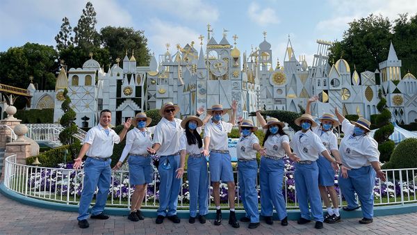 Disneyland Celebrates Cast Members With Classic Duck Race
