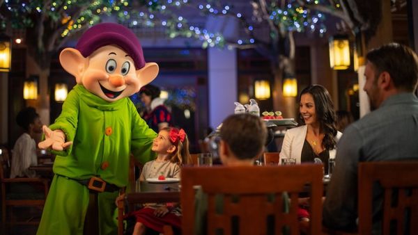 All Character Dining Reservations Cancelled at Walt Disney World
