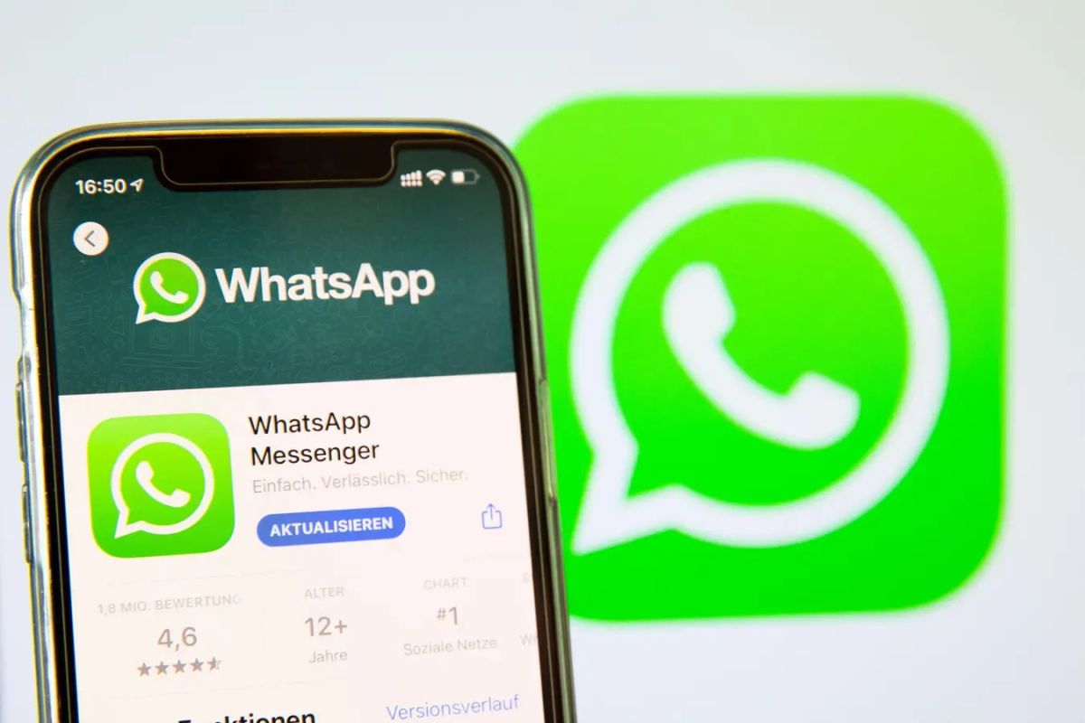 Why Relying on WhatsApp for Internal Communication Can Be Risky for SMEs