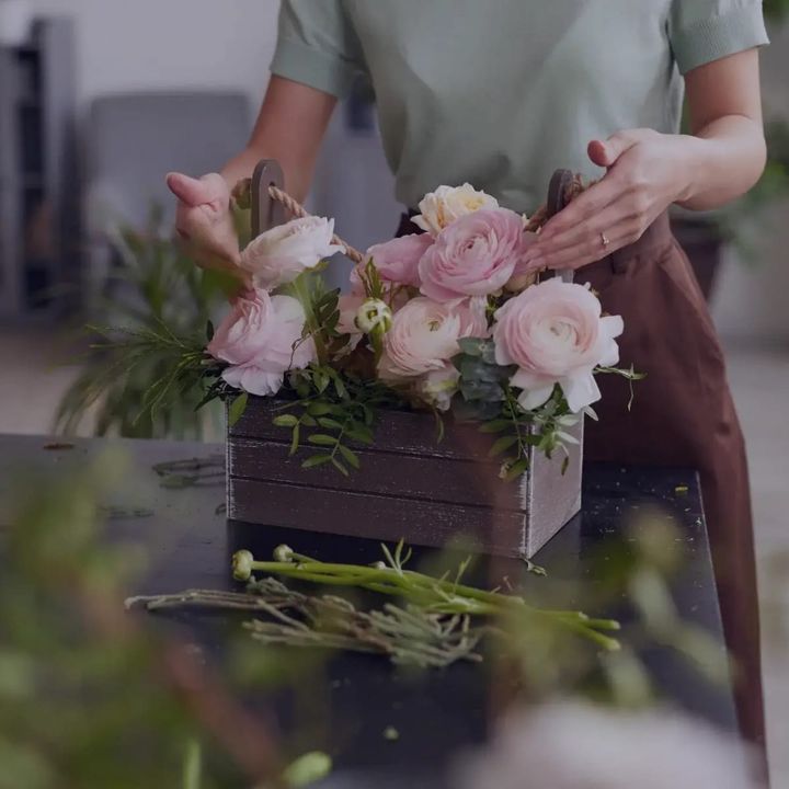 Grace & Blooms Naples florist creating modern floral design inspired by nature and architecture. Expert Naples flower delivery with Meadow Modernism craftsmanship.