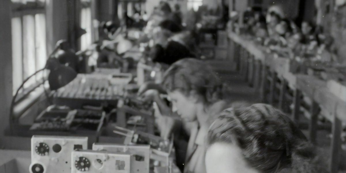 A History of Workplace Automation: From Typewriters to AI