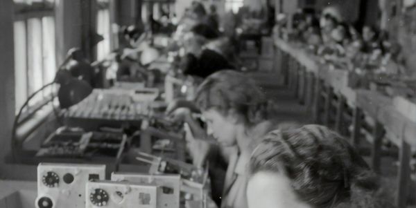A History of Workplace Automation: From Typewriters to AI