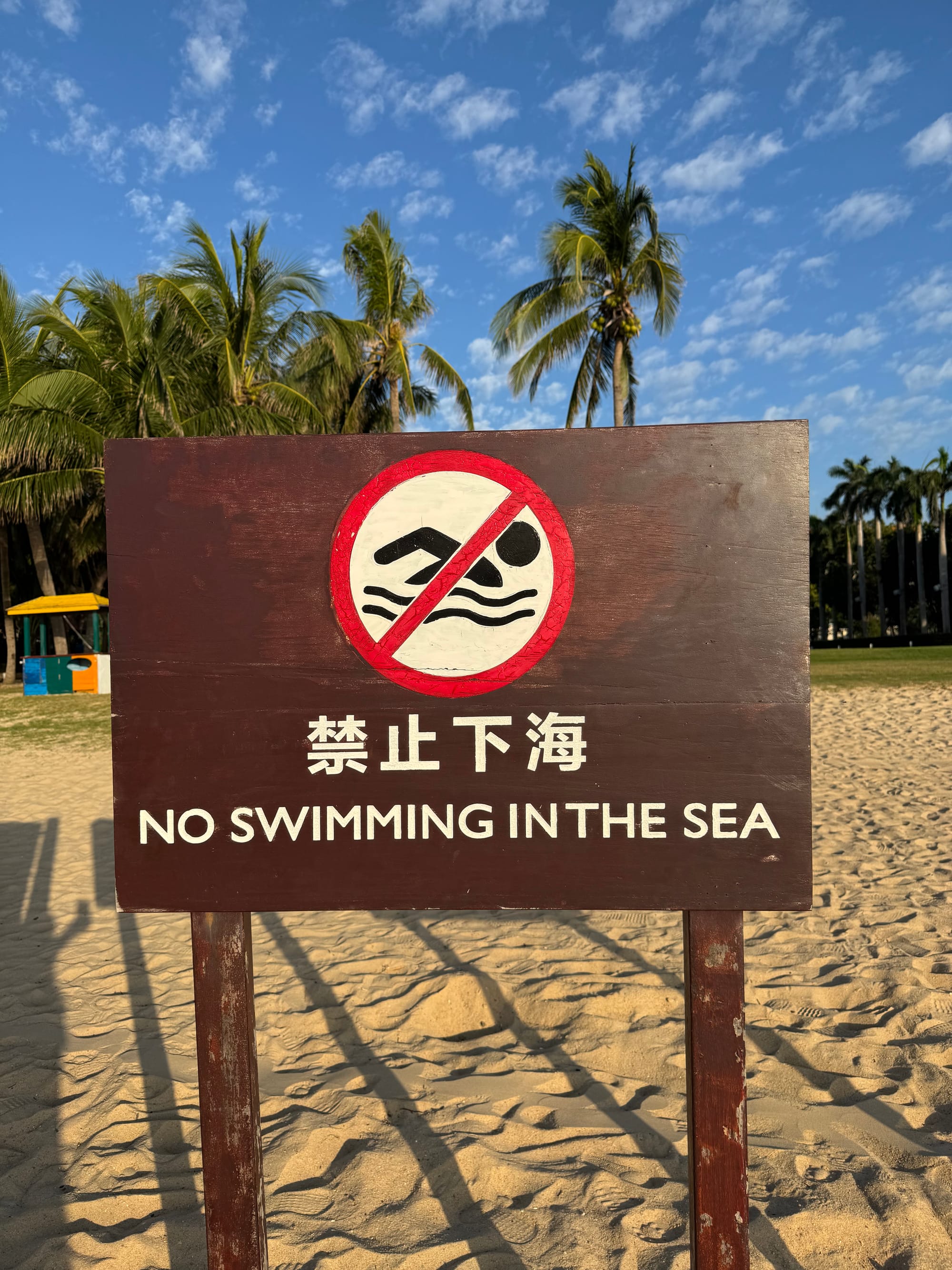 The disappointing „No swimming in the sea