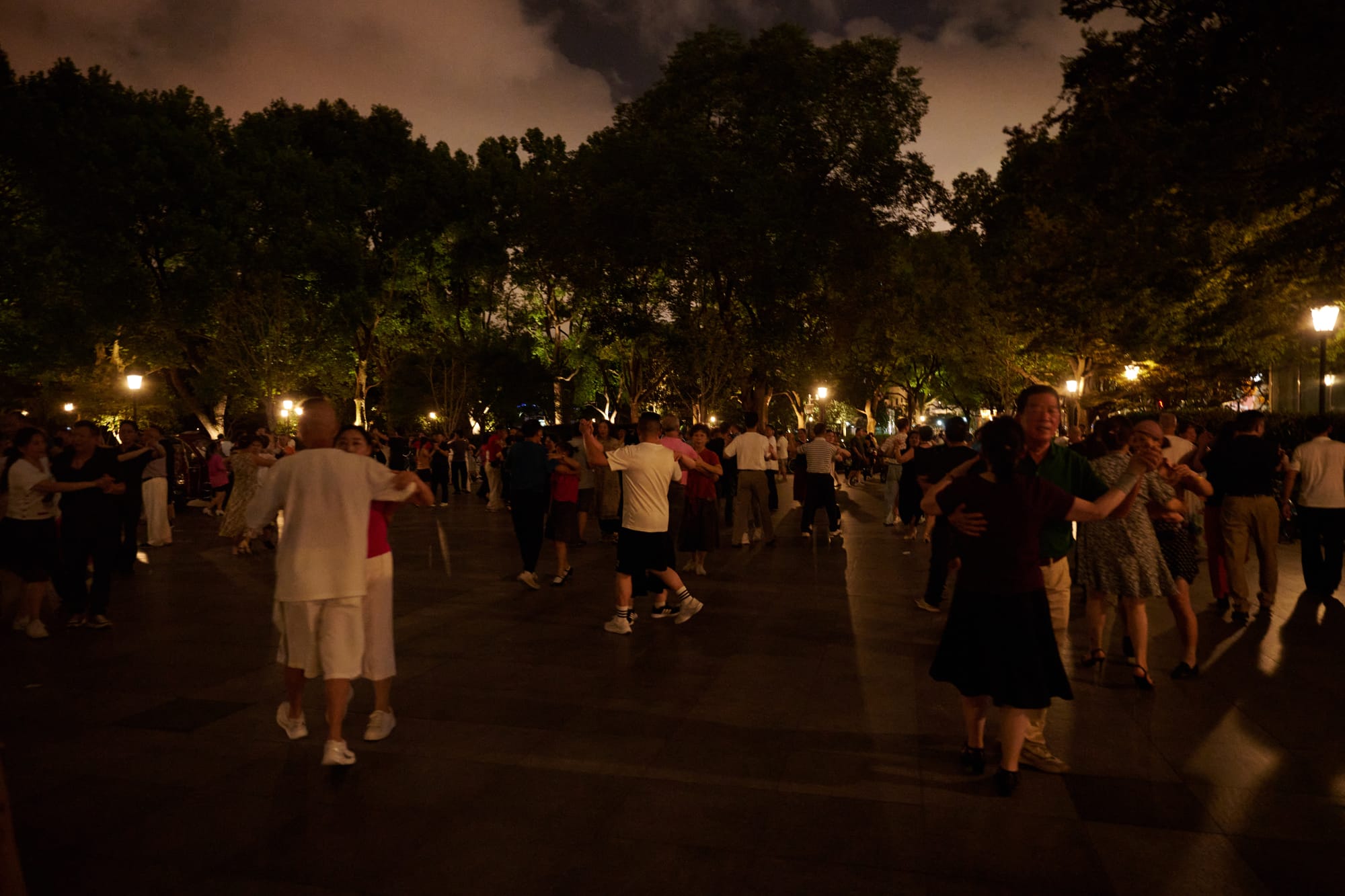 Hundreds of people enjoying the evening dancing in the Zhongshan Park