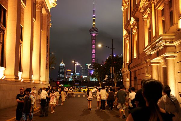 Shanghai — view from Nanjing Road at The Bund