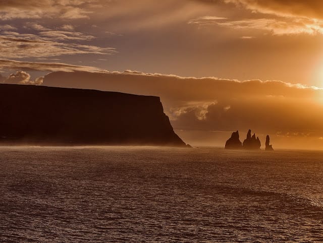 Dyrhòley i solnedgang