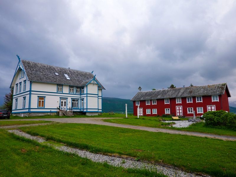Handelsgården Sandtorgholmen - en kystperle i Troms
