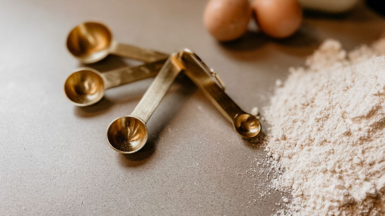 measuring spoons and cups