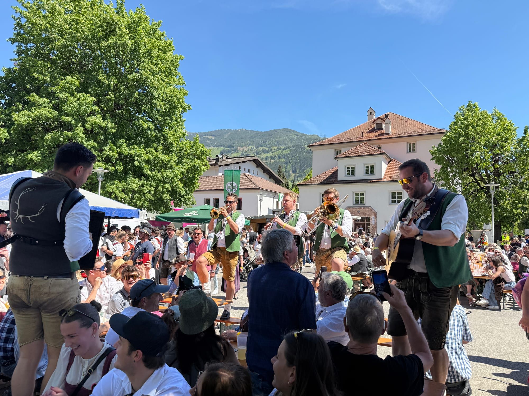 Ohne Strom - beste Party  /  Without power – best party   #B157