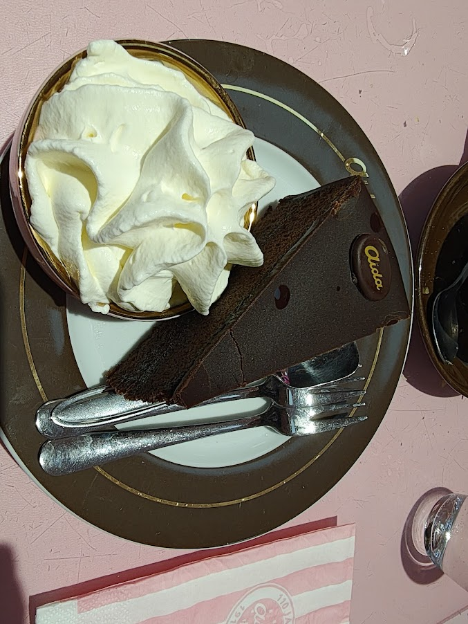 sacher torte en café Aidda, viena