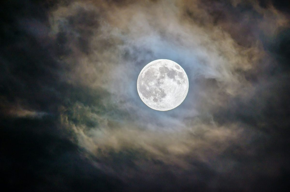 Luna llena en Libra: todo lo que tenés que saber