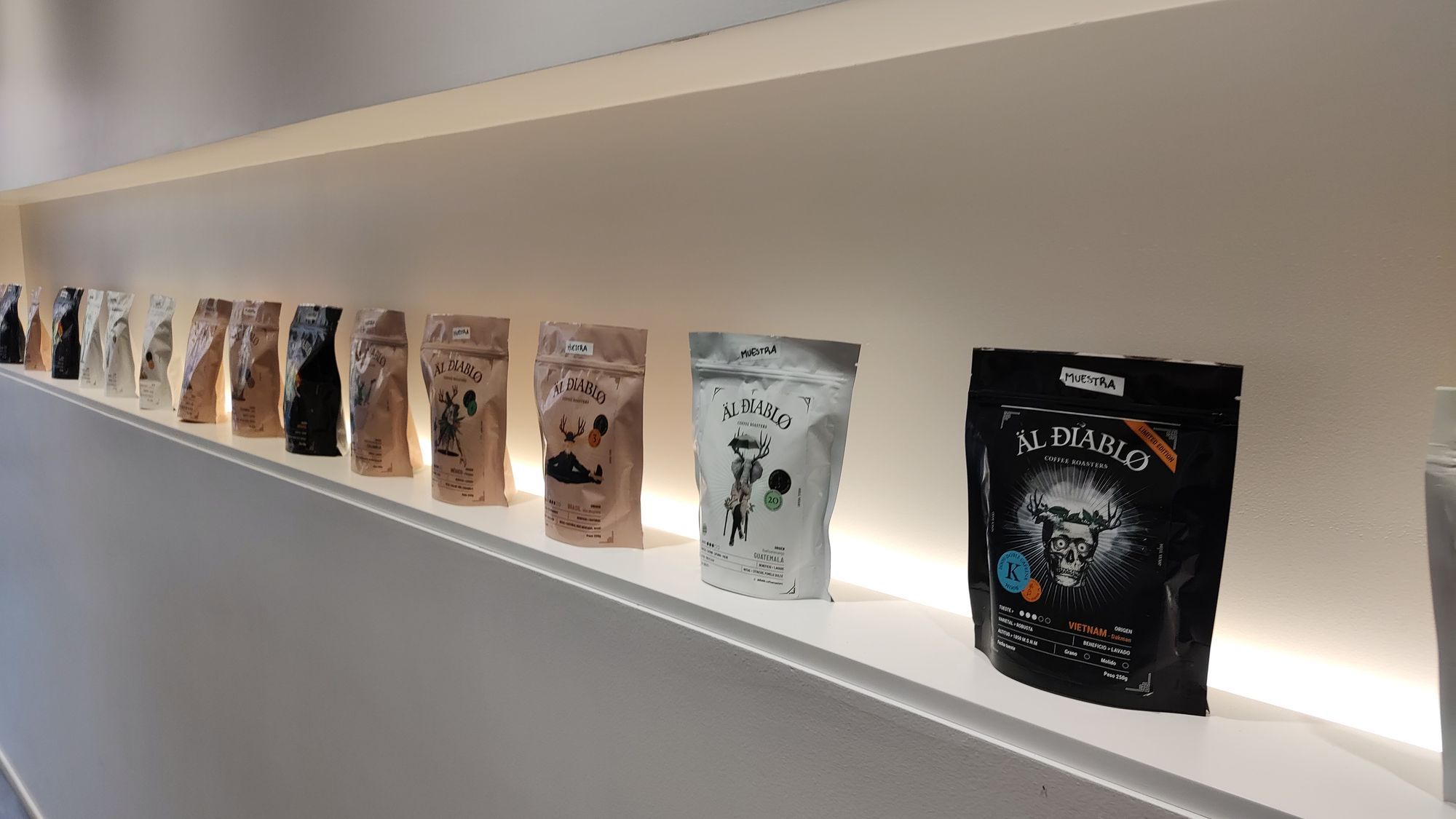 Selección de cafés en Al Diablo Coffee Roasters