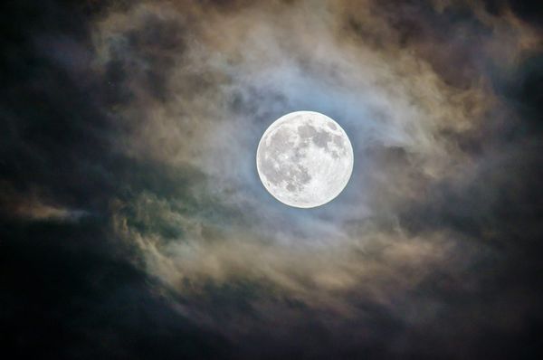 Luna llena en Libra: todo lo que tenés que saber