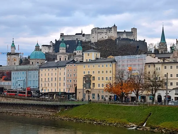Imagen de Salzburgo y su fortaleza medieval