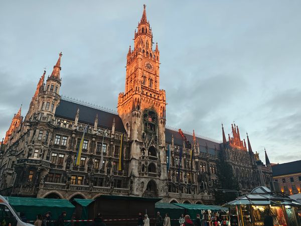 Neues Rathaus (Nuevo Ayuntamiento) ubicado en Marienplatz, Munich, Alemania.