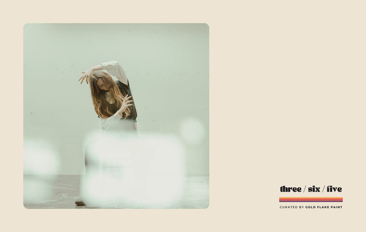 050: Anna Tivel - Gold Web