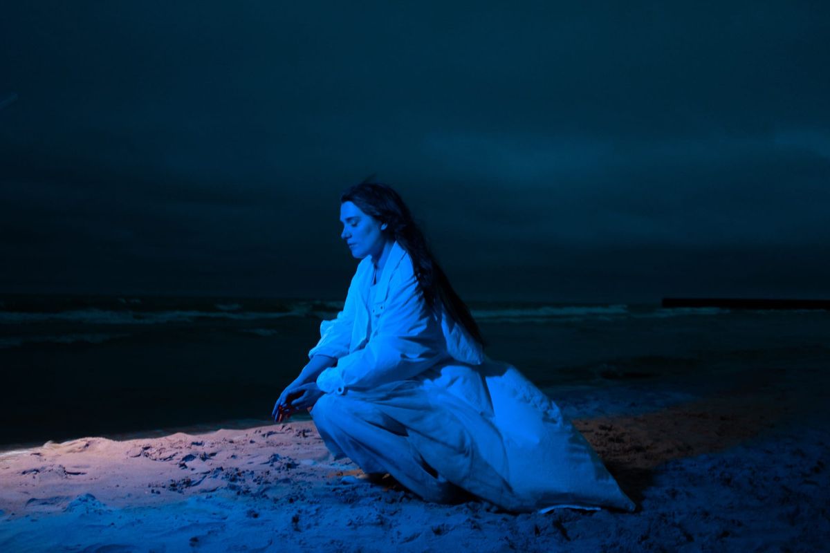 Gia Margaret sings in darkness and light