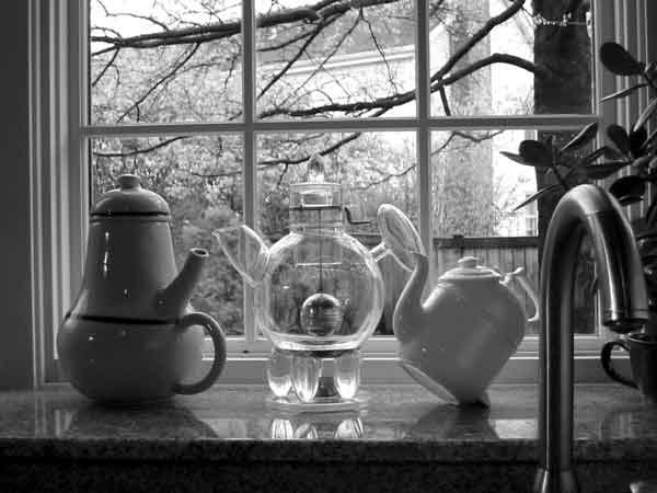 The picture shows three teapots of different designs, from whimsical to utiliarian. Don Norman’s Three teapots illustrates his point on the different facets of emotional design. (source: Don Norman)