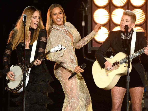 OPEN THREAD: Watch the CMA's Live With Us