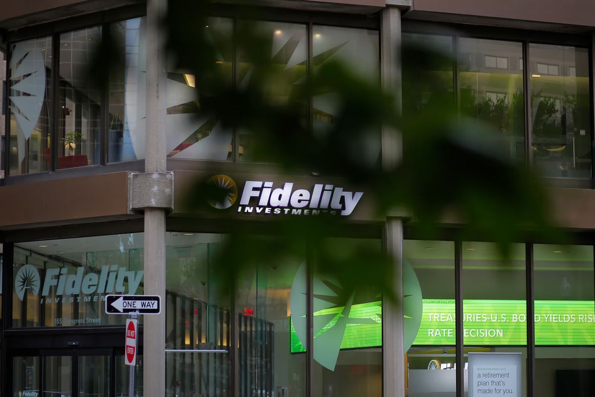 Fidelity Investments Explores Launch of Dollar-Pegged Stablecoin