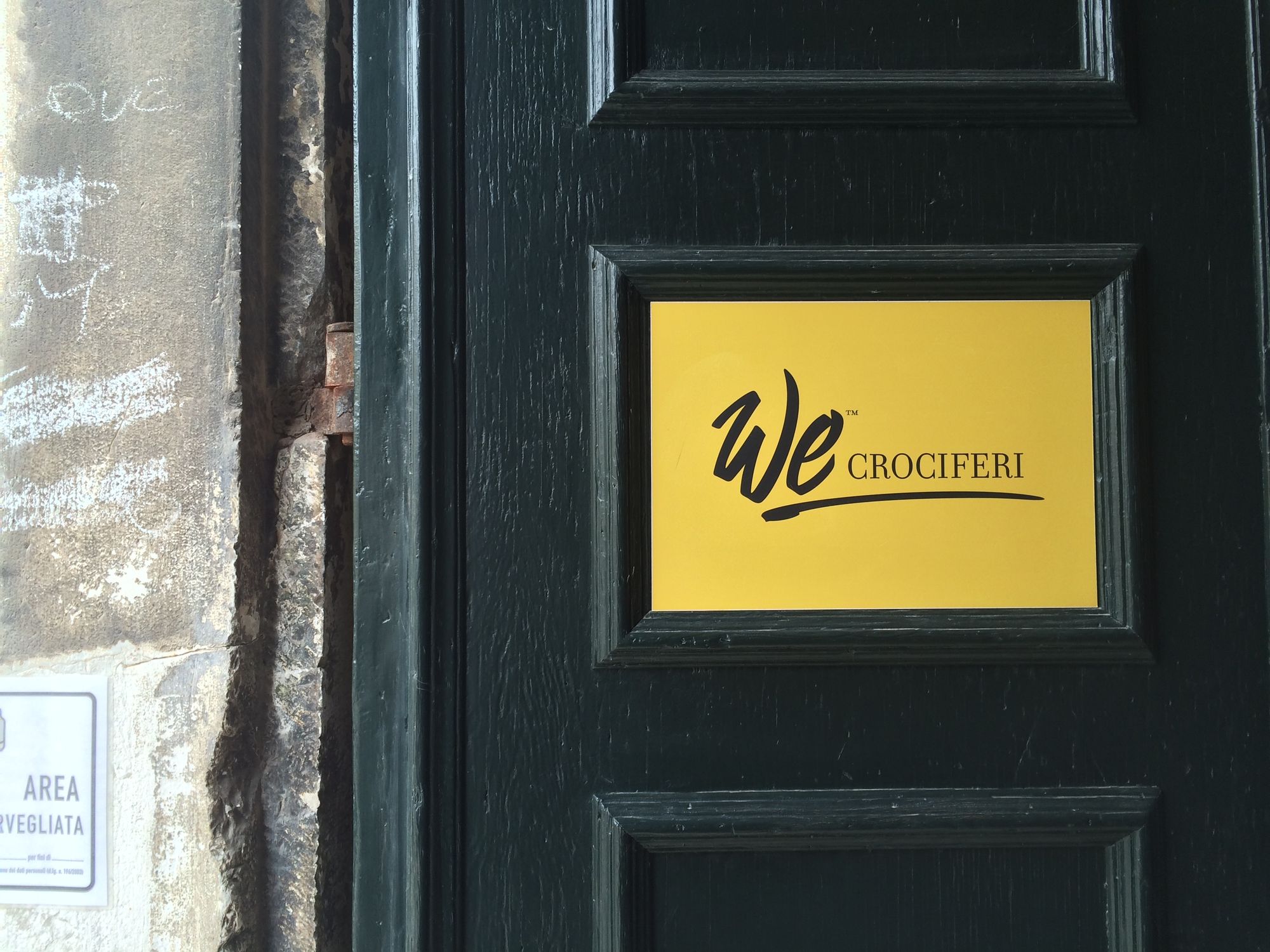 We Crociferi