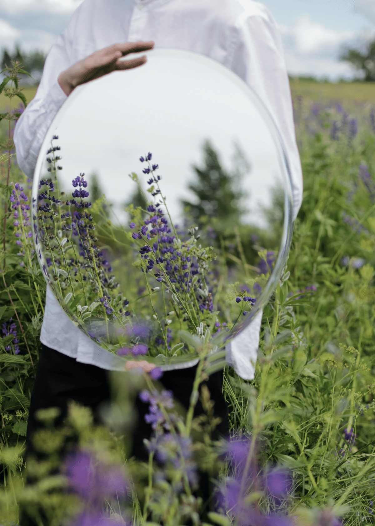 Round wall mirror