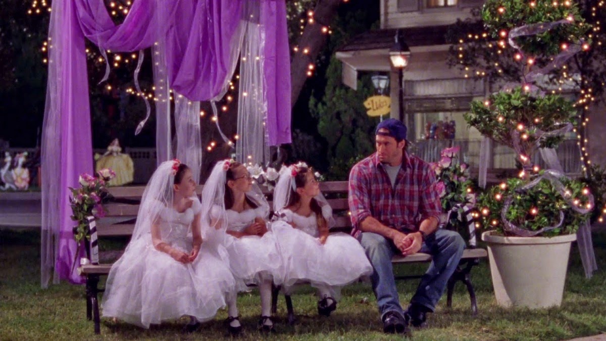 rory gilmore christmas party dress Anyone have any info about this Gilmore Girls dress from 2000? : r/findfashion