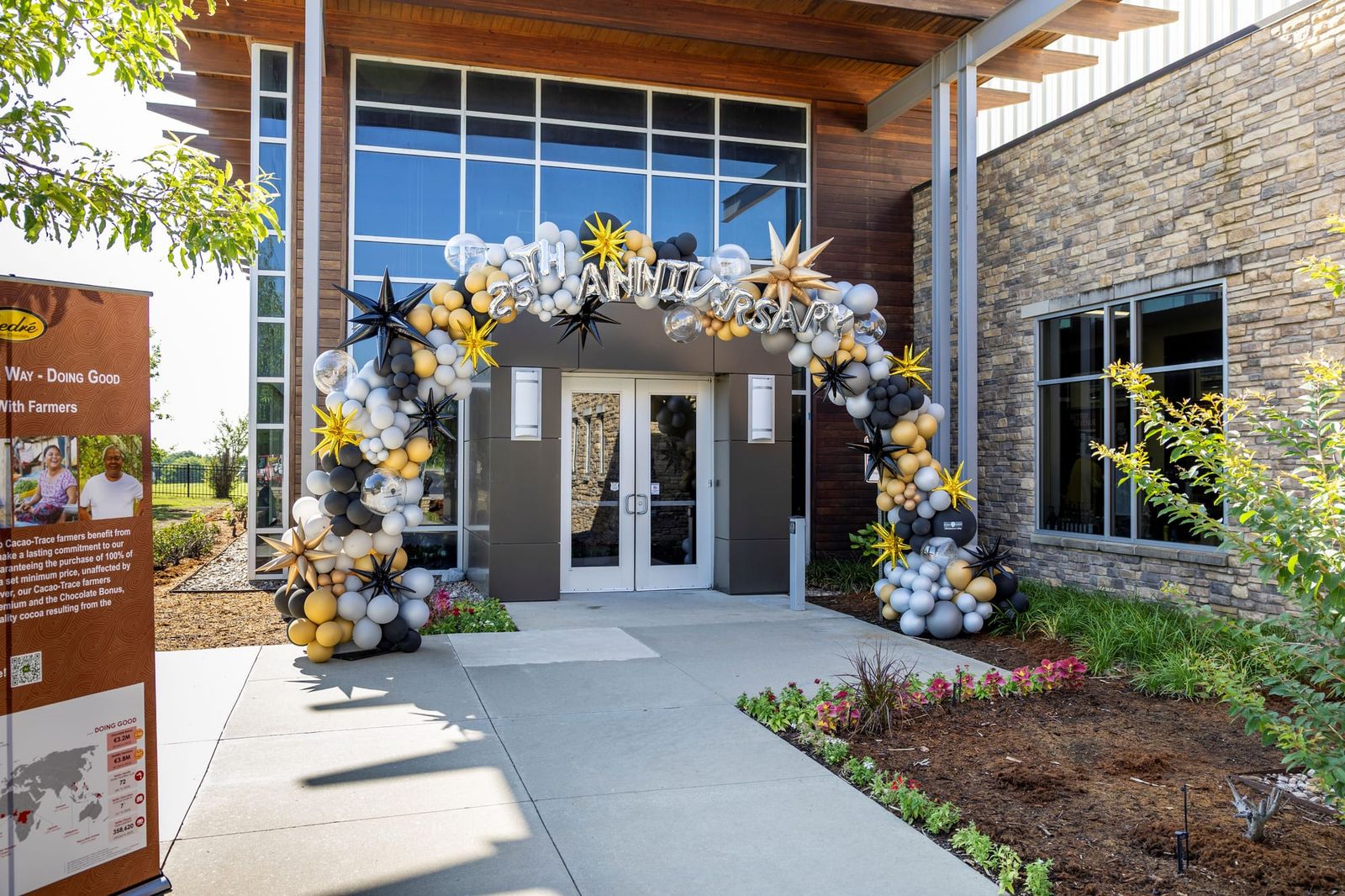 Bedré commemorates 25 years with sweet celebration