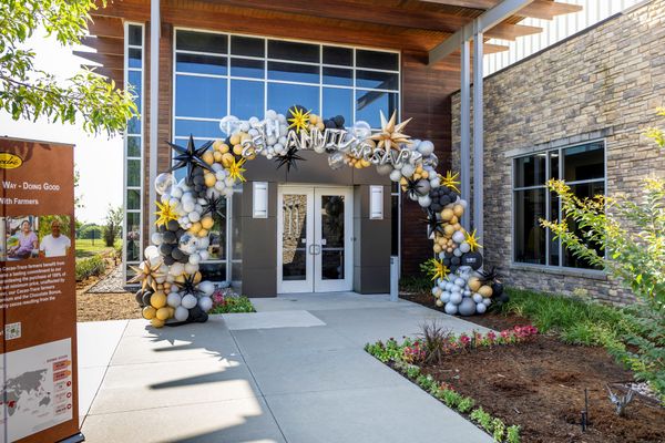 Bedré commemorates 25 years with sweet celebration