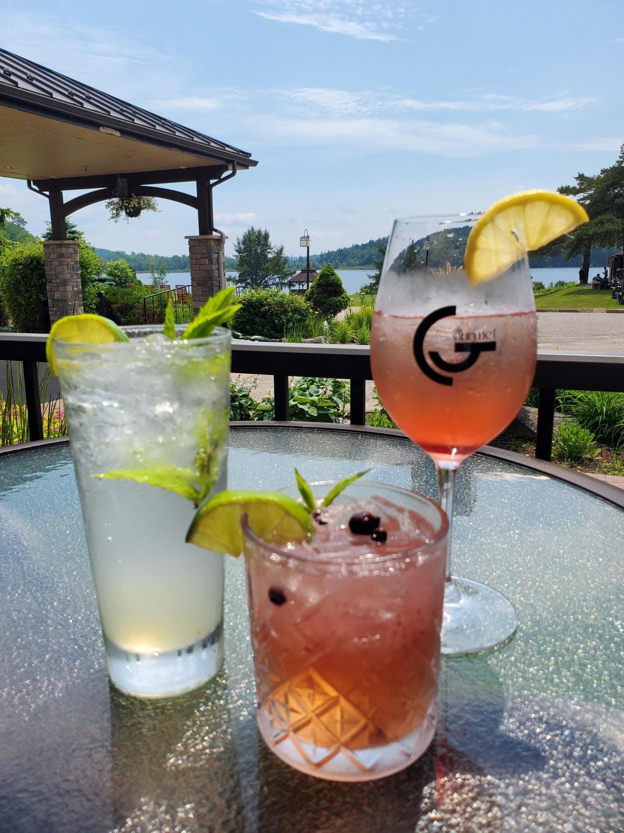 Cocktails et mocktails estivaux – Le Manoir du lac Delage