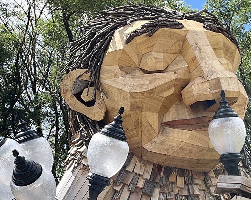 Hornets find a home in Tosa — in ear of city's famous Mama Rosa troll