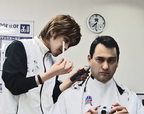 Ein Haarschnitt in 10 Minuten: In Japan haben die Billigfriseure Hochkonjunktur.