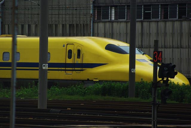 Der etwas andere Shinkansen: Doctor Yellow.