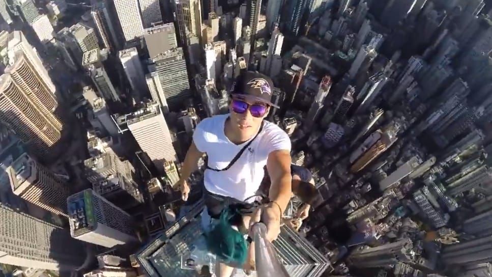 Ein Selfie auf die Spitze getrieben