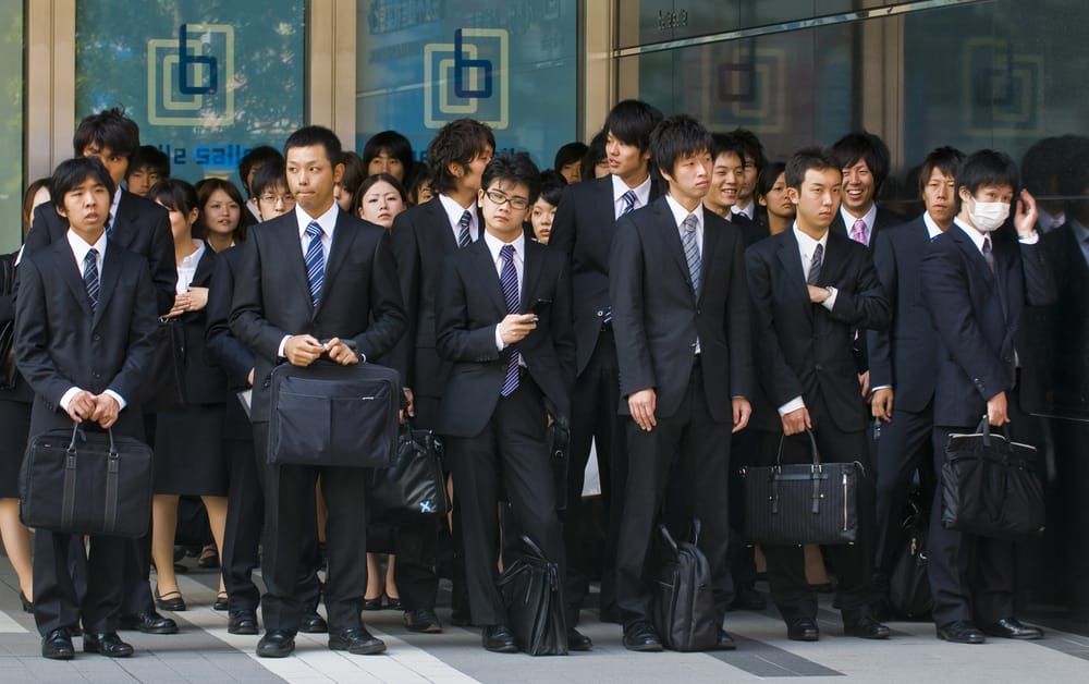 In Japans Bürowelt gelten klare Kleidervorschriften.