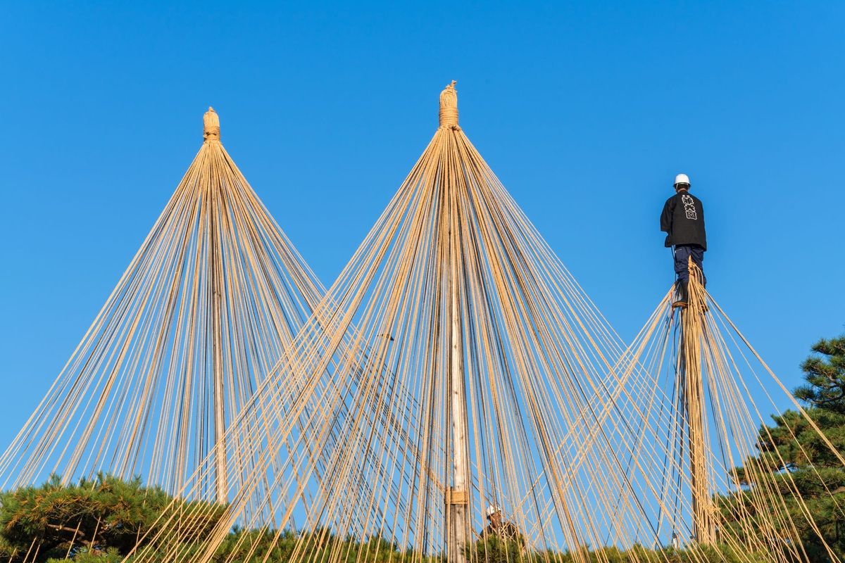 Yukizuri: Die Aufbauarbeiten im November.