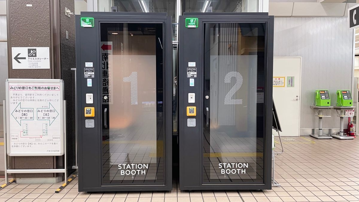 Arbeitskabinen im Bahnhof Morioka.