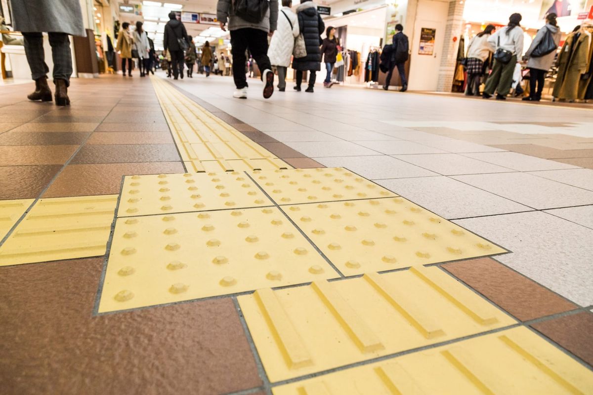 Ein Tenji-Block in Japan.