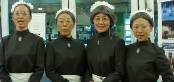 Die Begrüssung der alten Damen: Das Café Rottenmeier in Ikebukuro.