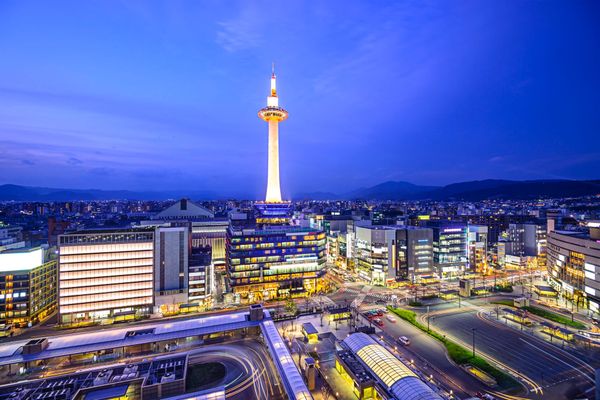 Der "Leuchtturm" der Stadt: Der Kyoto Tower.