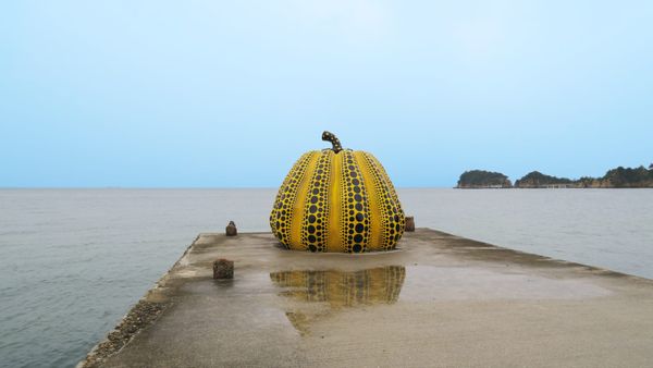 Das Wahrzeichen: Der Kürbis von Yayoi Kusama.