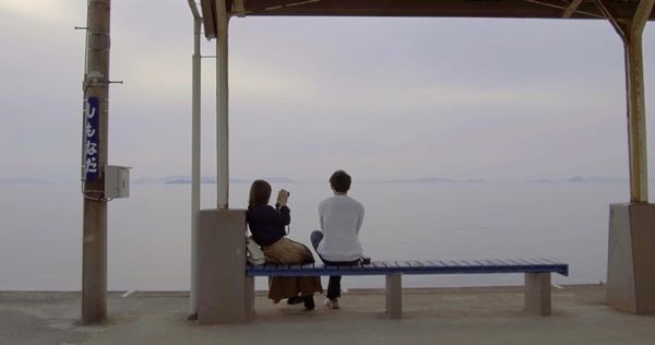 Der einsame Bahnhof am Meer