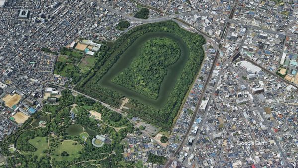 Osakas riesige Hügelgräber