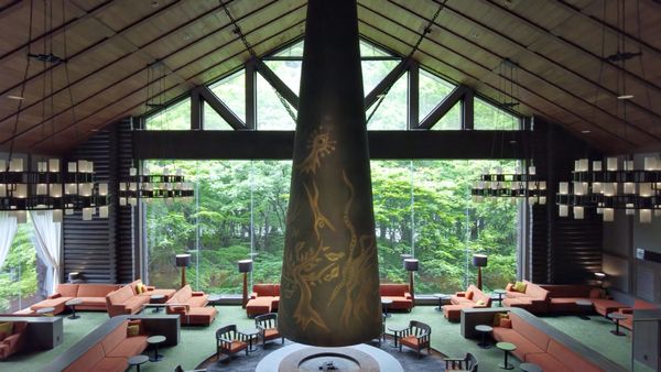Ein Wildbach vor der Tür, ein Wald in der Lobby